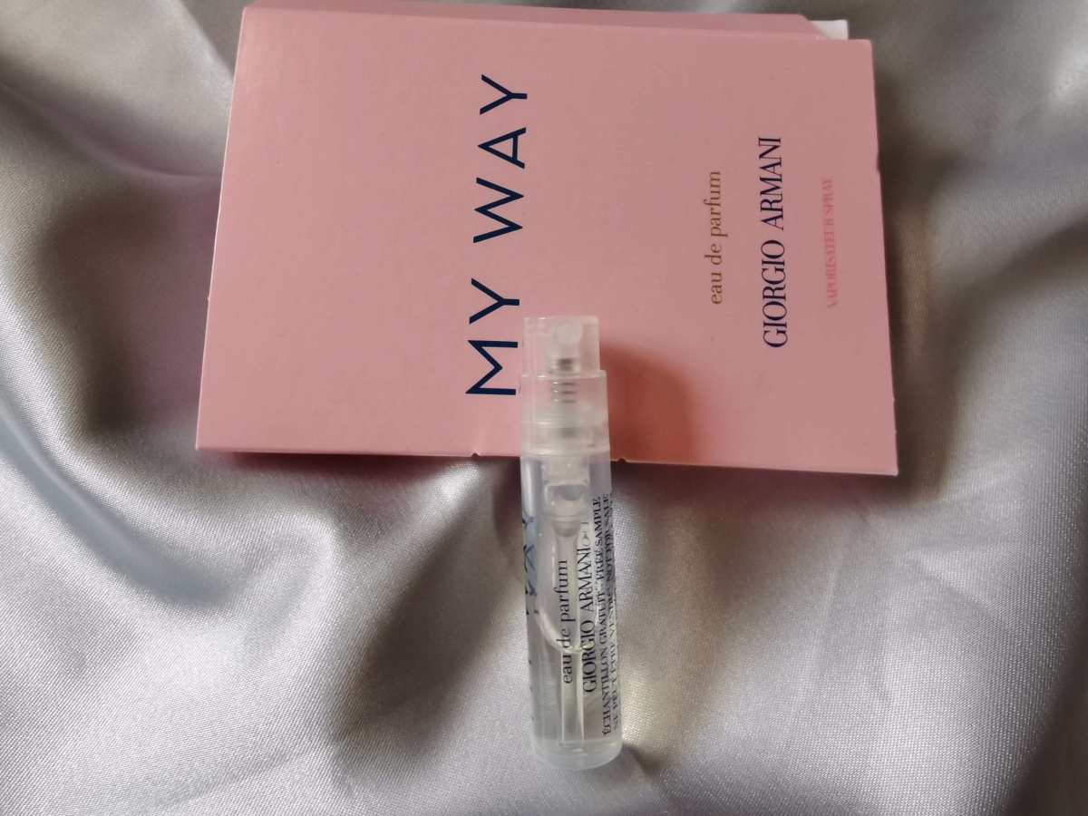 ✅阿玛尼MY WAY自我无界香水味道还是很好闻的，香调是花香