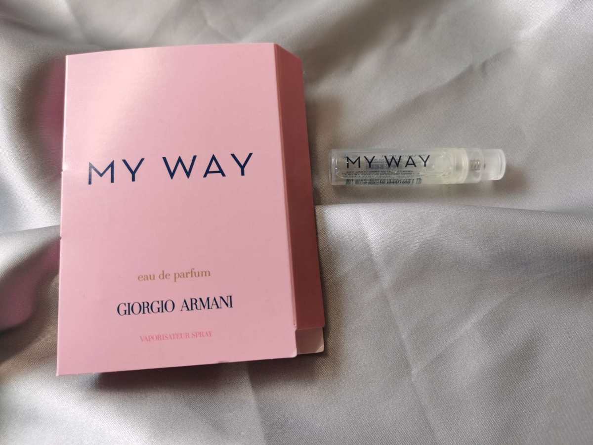 ✅阿玛尼MY WAY自我无界香水味道还是很好闻的，香调是花香