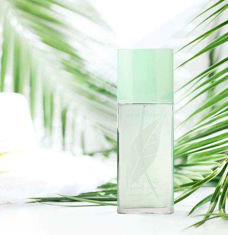 雅顿前面说到它家的第五大道的香水，但是它家最早出的是绿茶和白