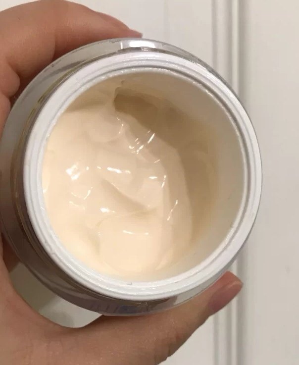 ✅雅顿金致时空弹力日霜50ml，自带SPF30的指数，夏天可