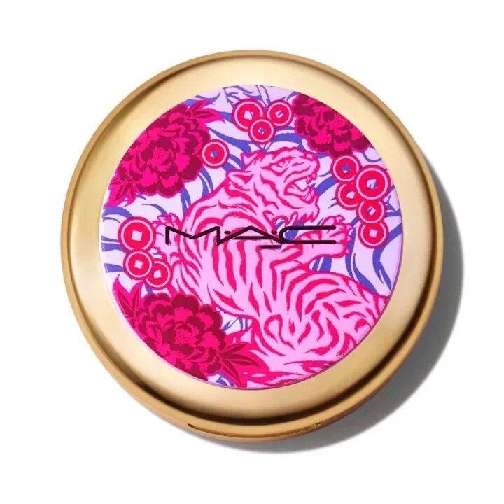 MAC这次的新年限定是以桃红色和金色为主色调，单看都挺好的，