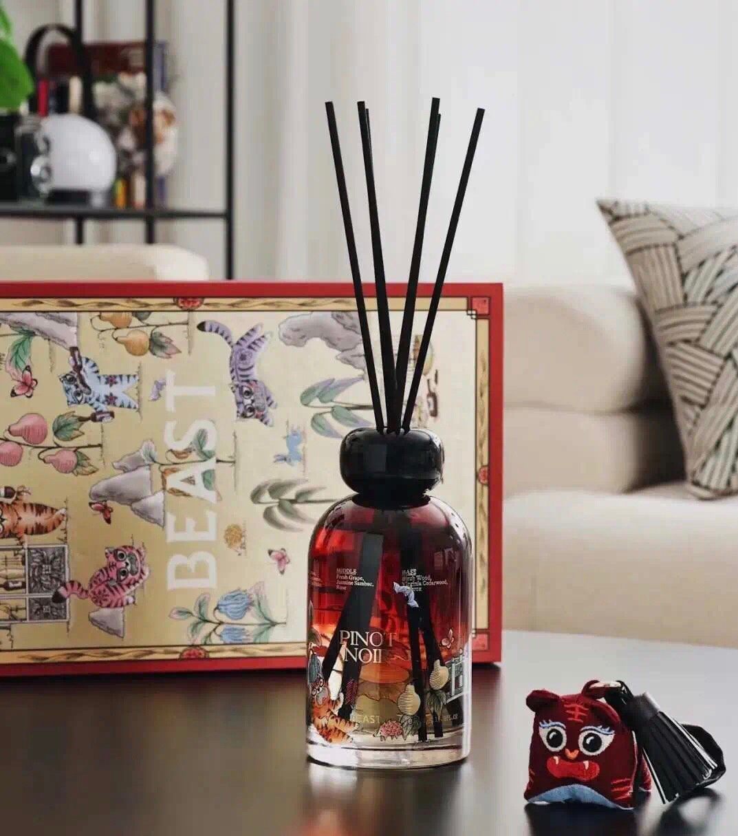 野兽派出的新年限定醉虎下山系列，从老虎抱枕、睡衣，再到香薰，