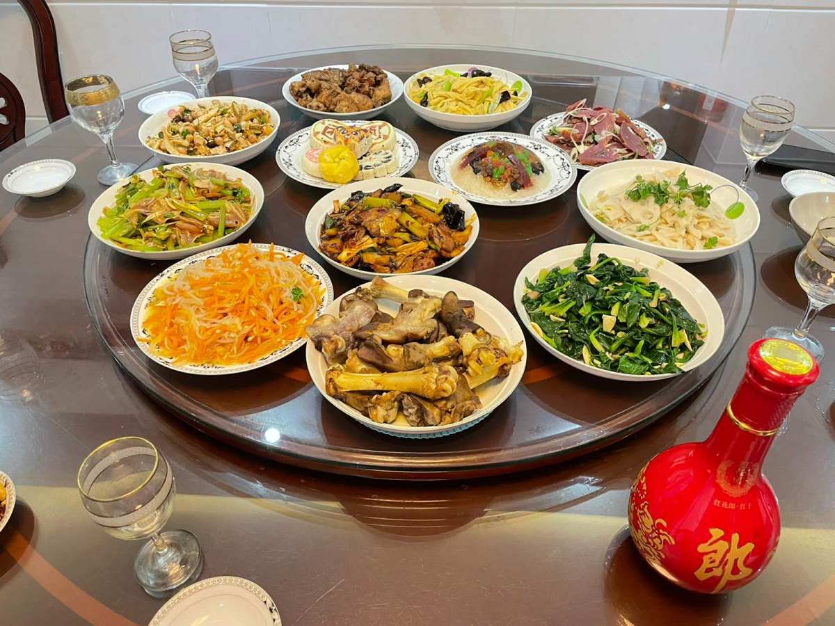 #我家年夜饭 在北方普遍凉拌菜居多，从一大早全家开始忙活一天