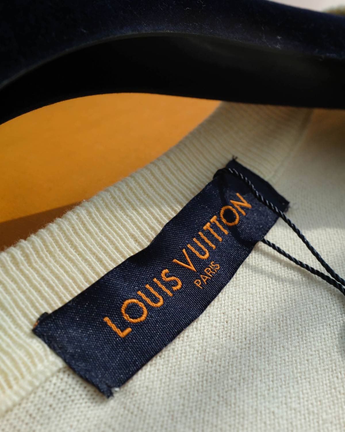 Lv 联名小鸭T恤（男女同款）  -衣服质感好，版型也好看，