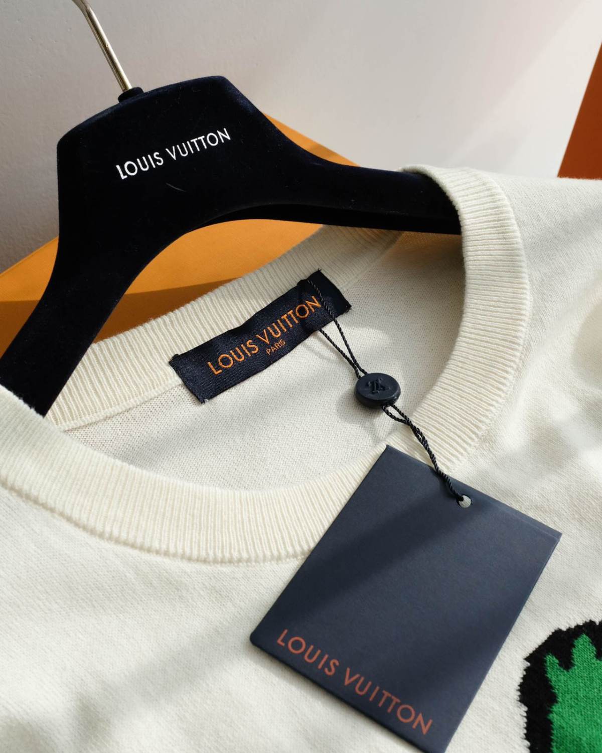 Lv 联名小鸭T恤（男女同款）  -衣服质感好，版型也好看，