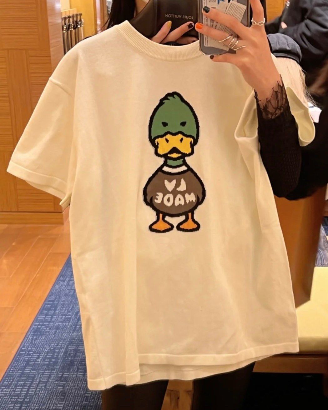 Lv 联名小鸭T恤（男女同款）  -衣服质感好，版型也好看，