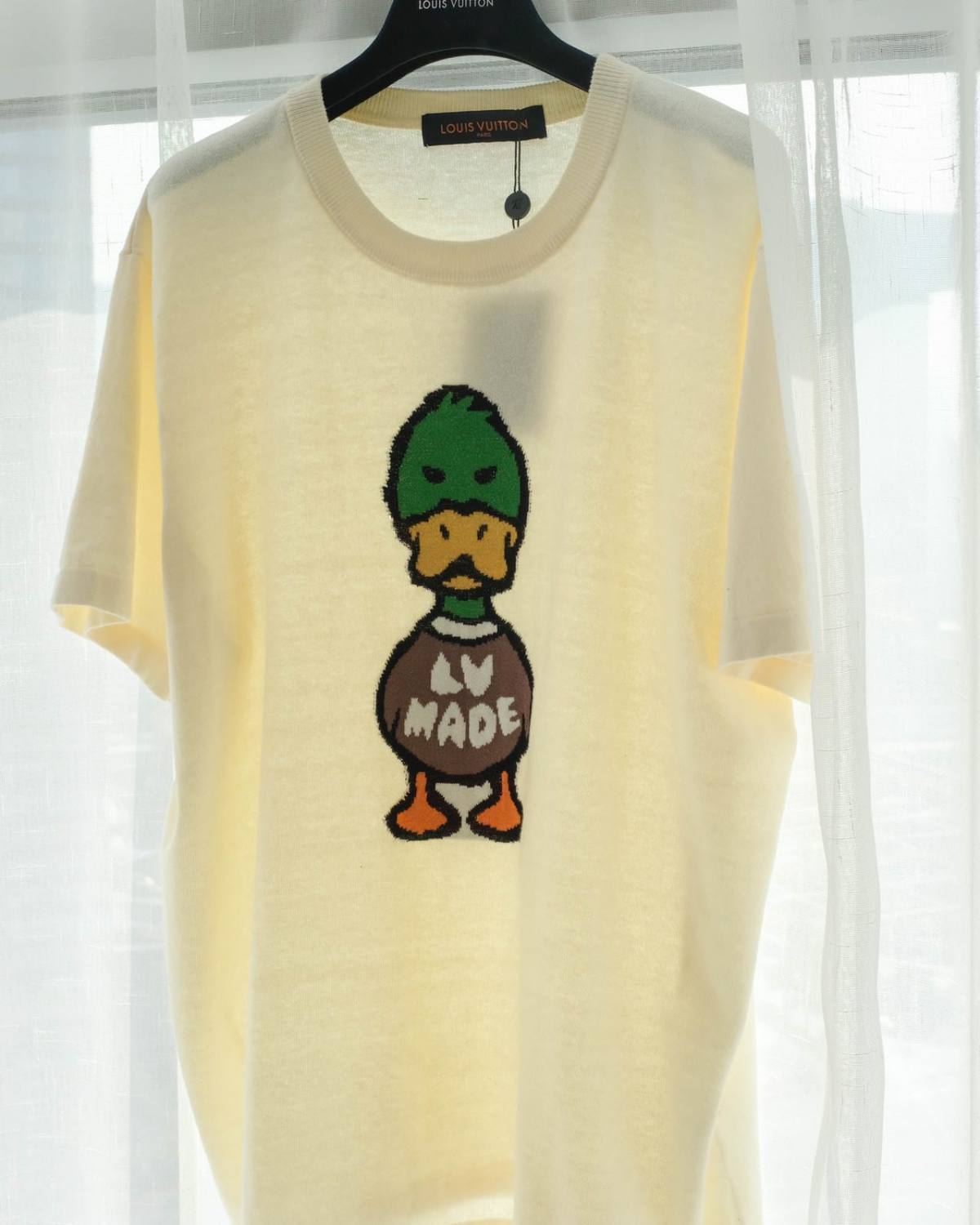 Lv 联名小鸭T恤（男女同款）  -衣服质感好，版型也好看，