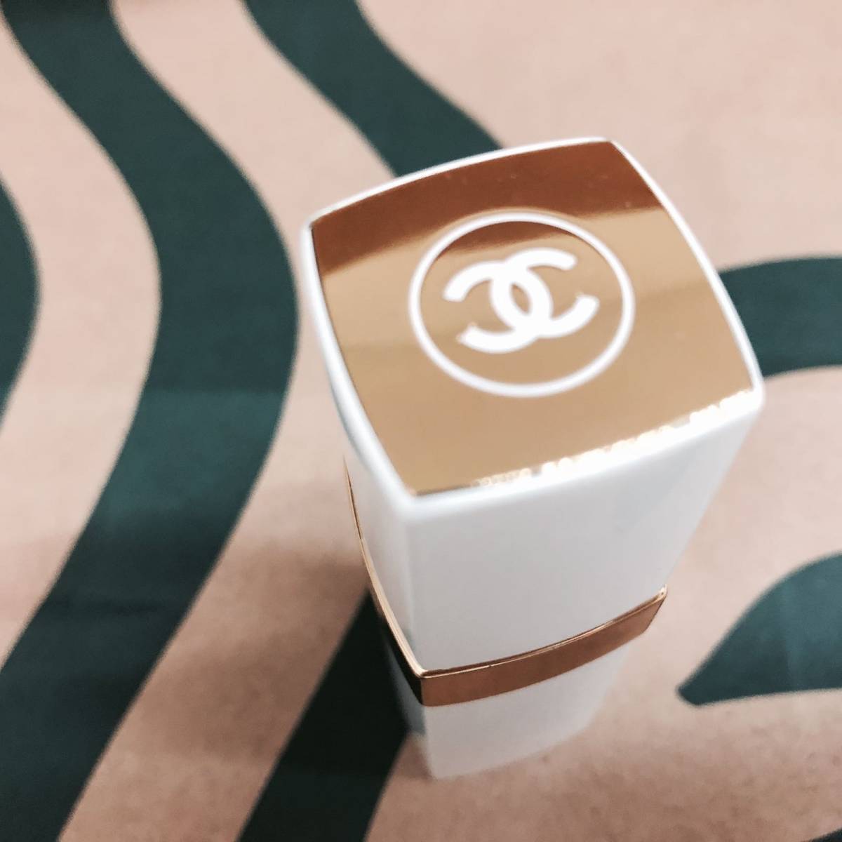 相较于冬天的寒冷都会使用木质调的香水，让人觉得很温暖，而春天