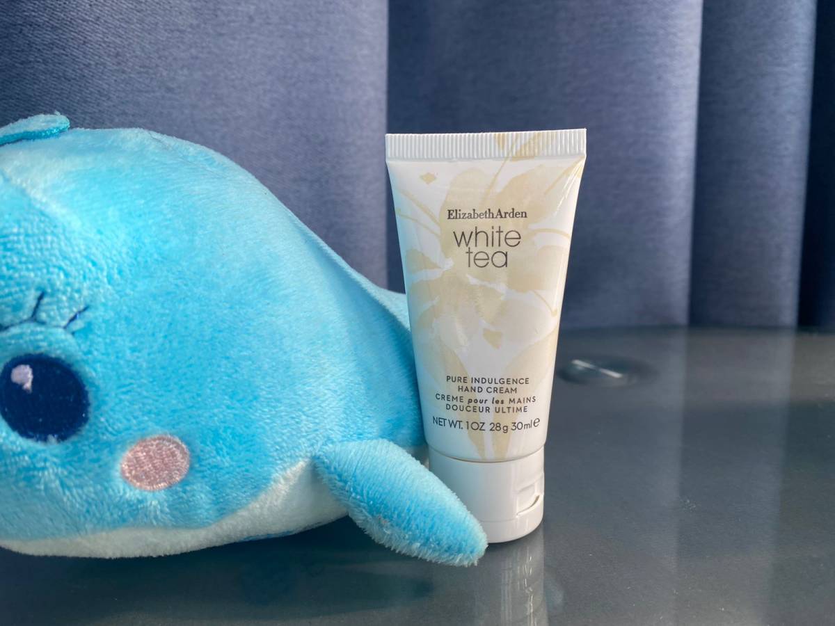 🖼雅顿白茶护手霜，淡淡的高级感携带很方便  🩹，都说手也