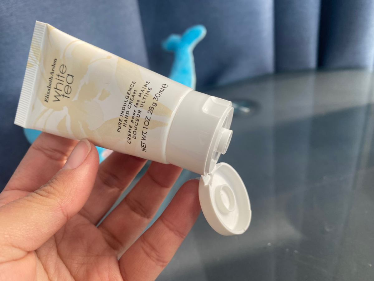 🖼雅顿白茶护手霜，淡淡的高级感携带很方便  🩹，都说手也