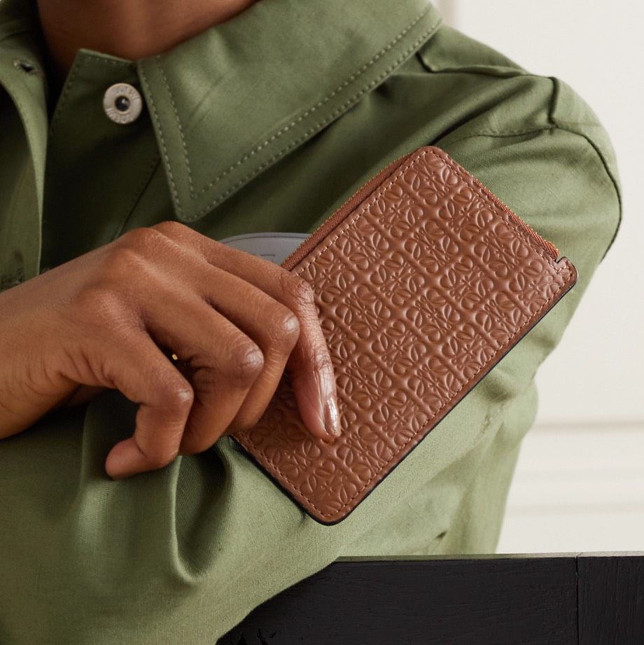 👛	‪LOEWE Anagram 经典压花皮革钱包，复古气