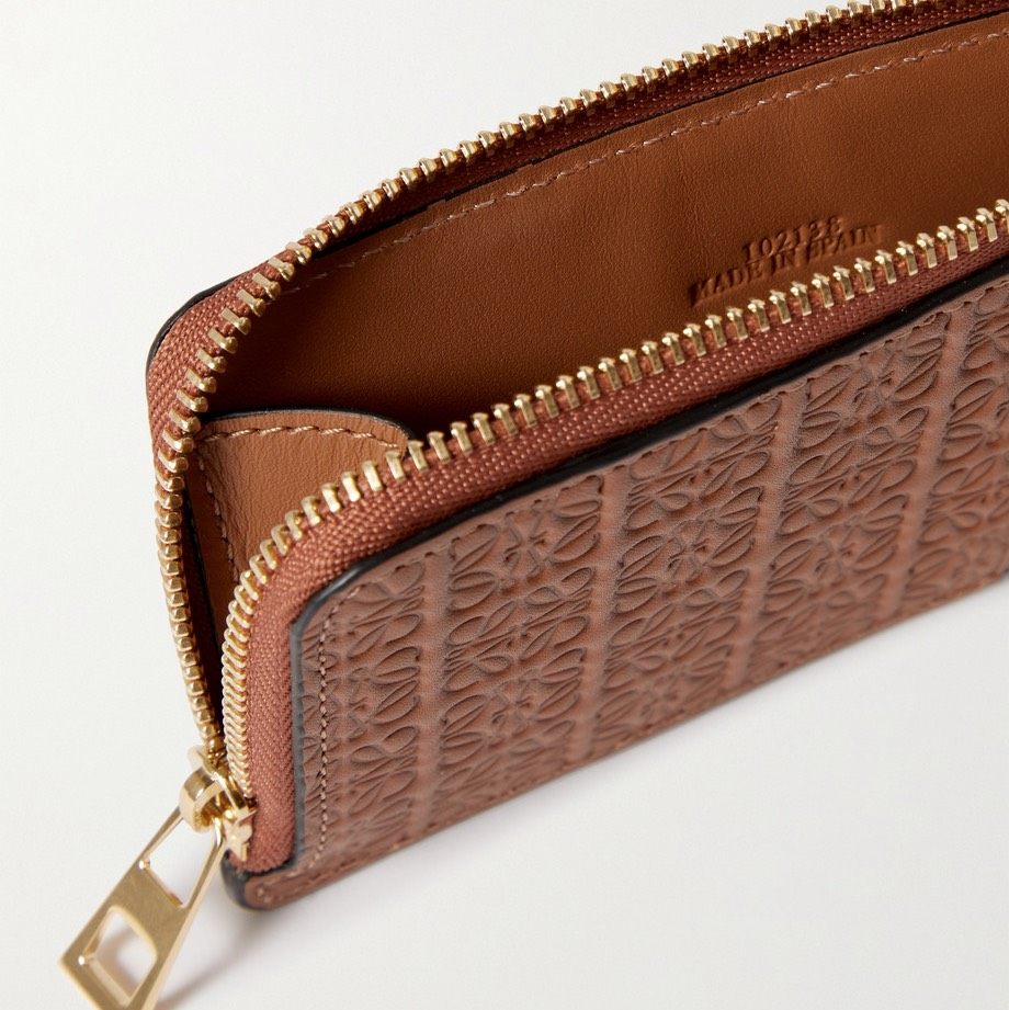 👛	‪LOEWE Anagram 经典压花皮革钱包，复古气