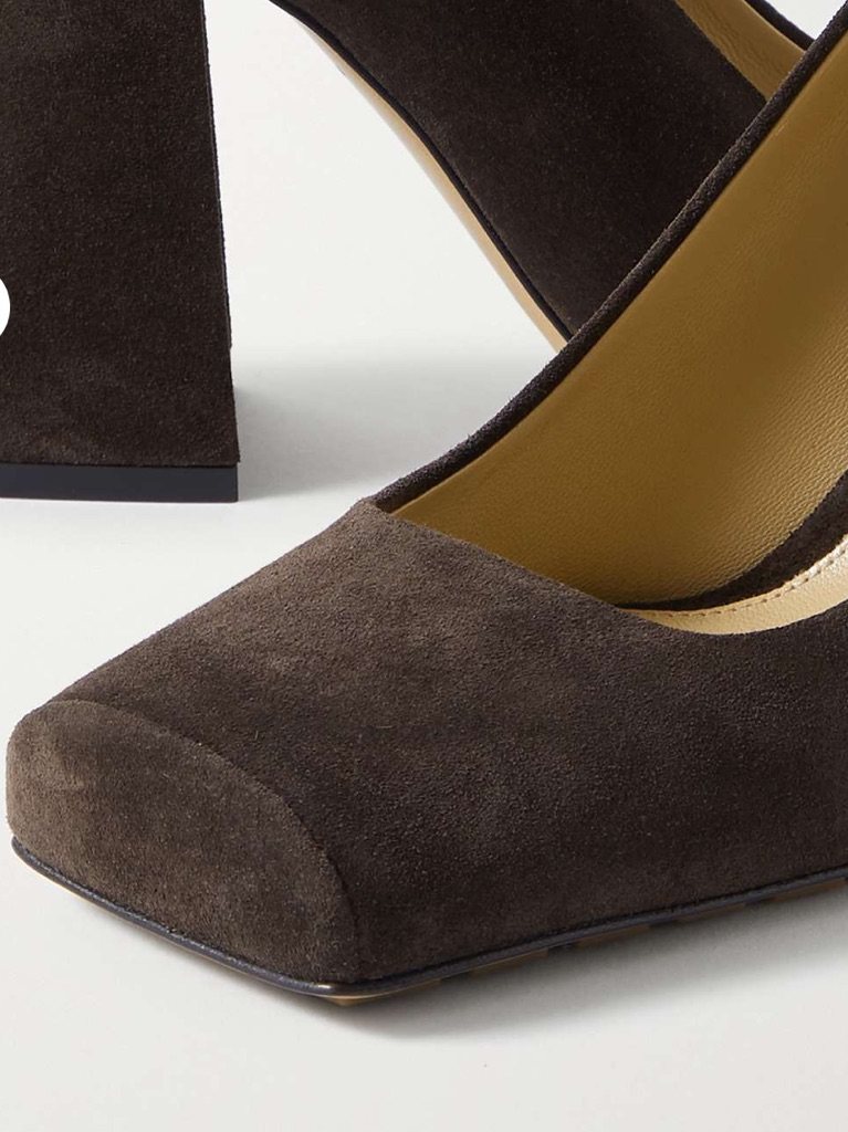 💙今年几乎各大品牌都加入了方头鞋的大军，各界时尚人士也都踩