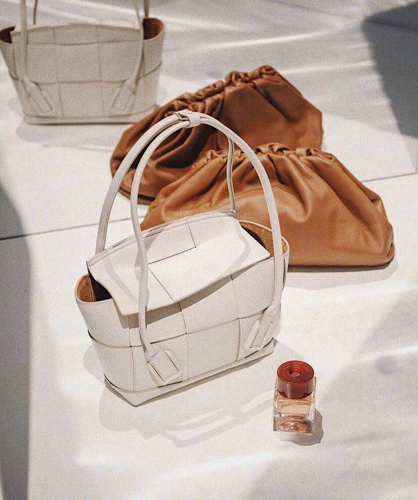 Arco也算是Bottega Veneta 家元老级别的包款