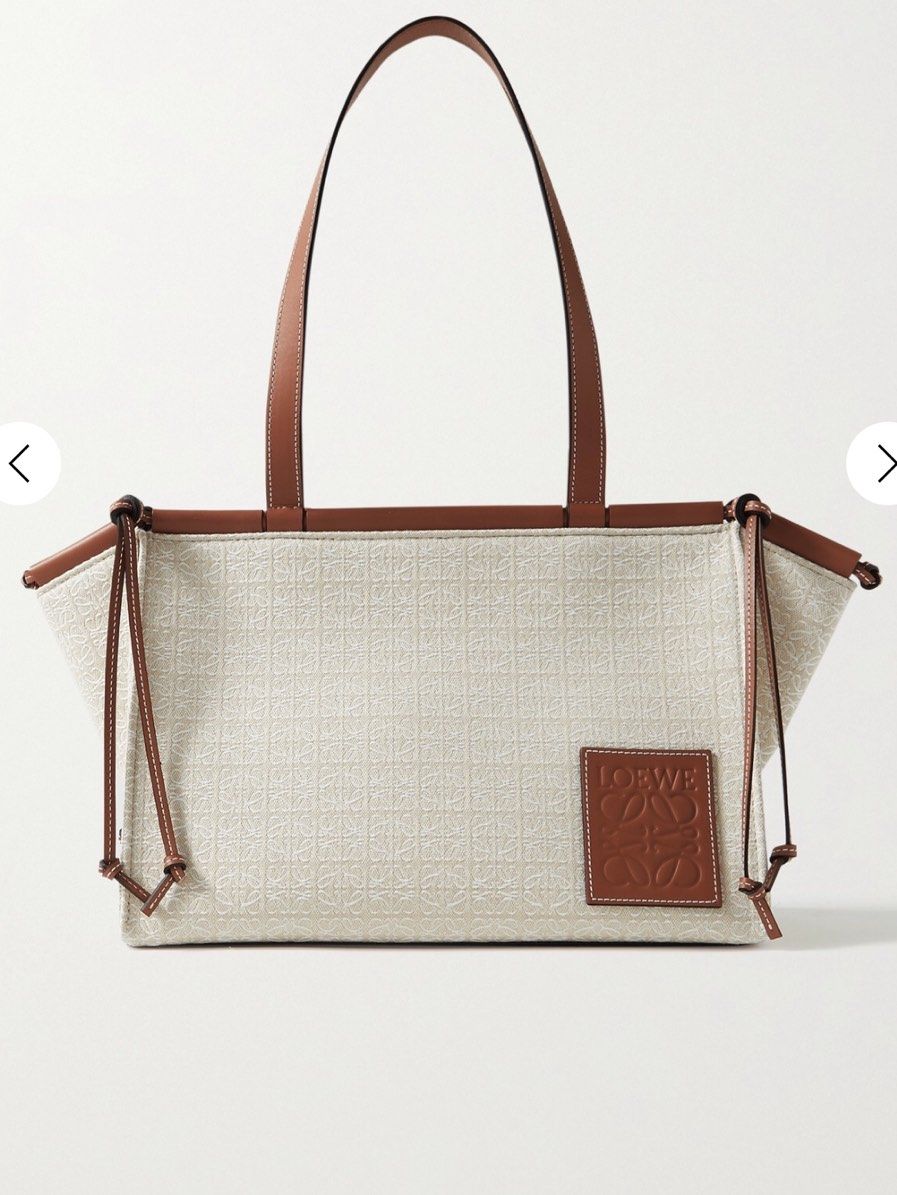 今天给大家分享一款很有度假风的包包，loewe cushio