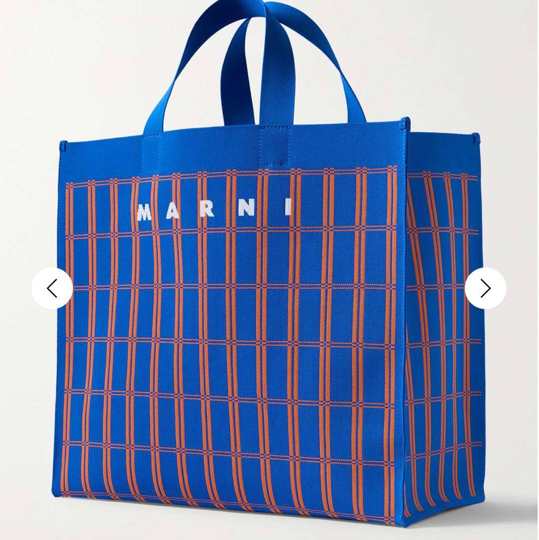 💙在时尚博主的街拍中，购物袋总是常常出现，大而简约的袋子，