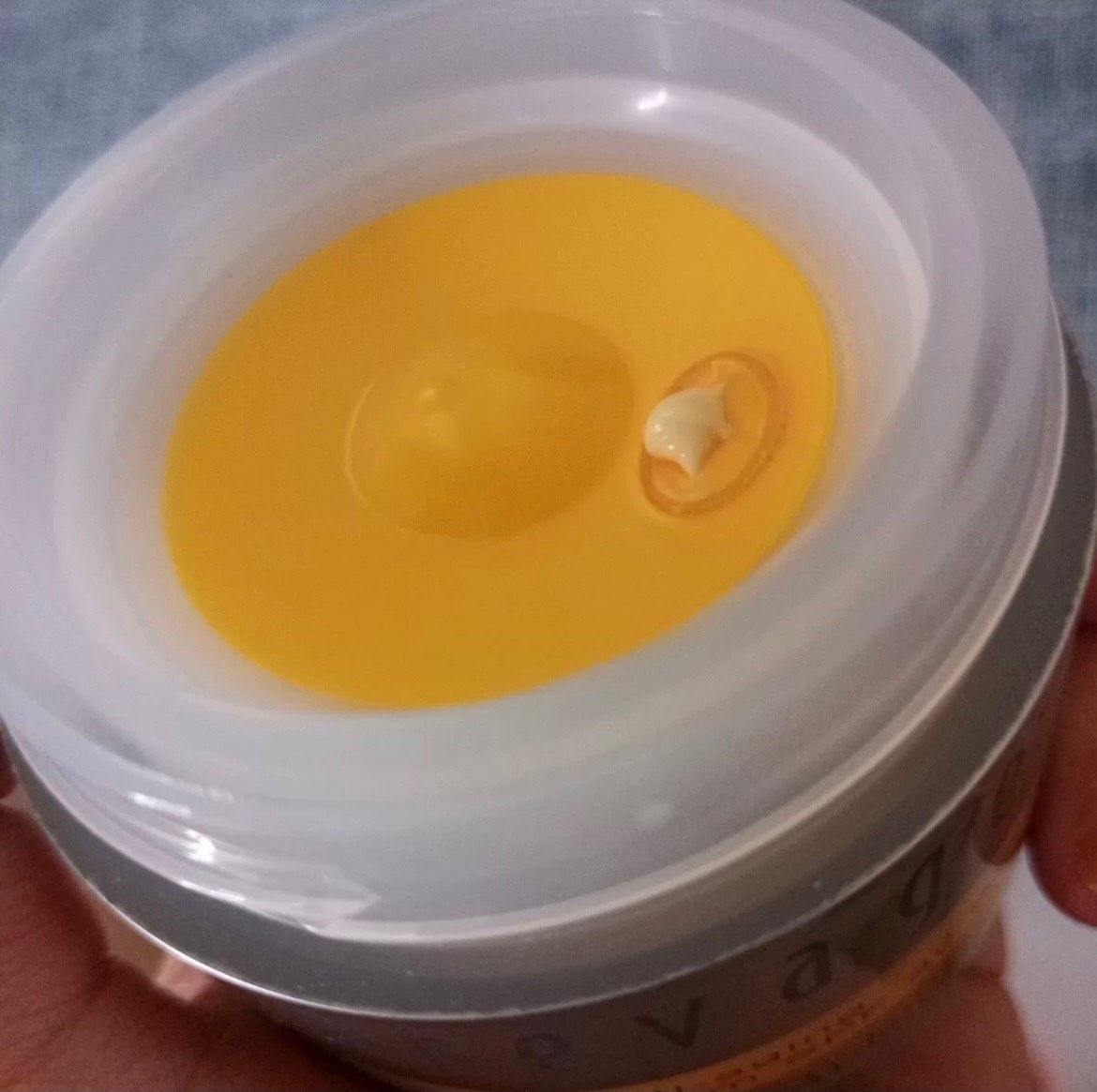 🌻雅顿橘灿日霜，自带SPF30的值，在家也要认真的做好  