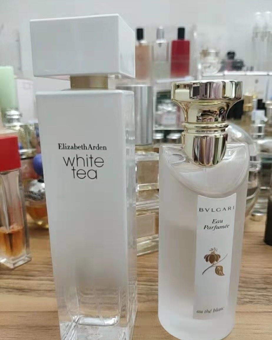 说到雅顿的香水我只有用过白茶和绿茶，其中最喜欢的就是白茶香水