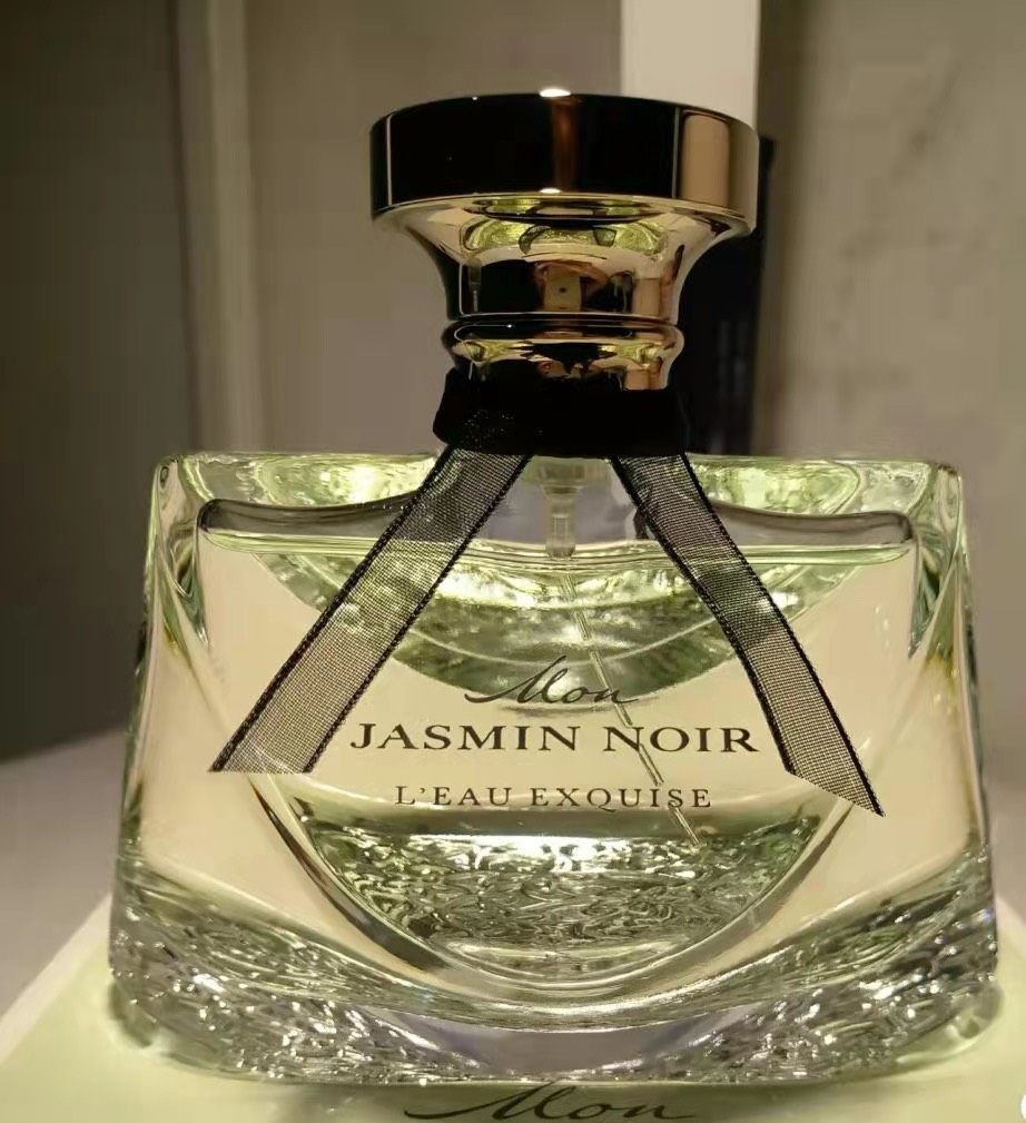 还是前几年练车的时候，和我一起练车的一位阿姨，穿着蒙口的羽绒