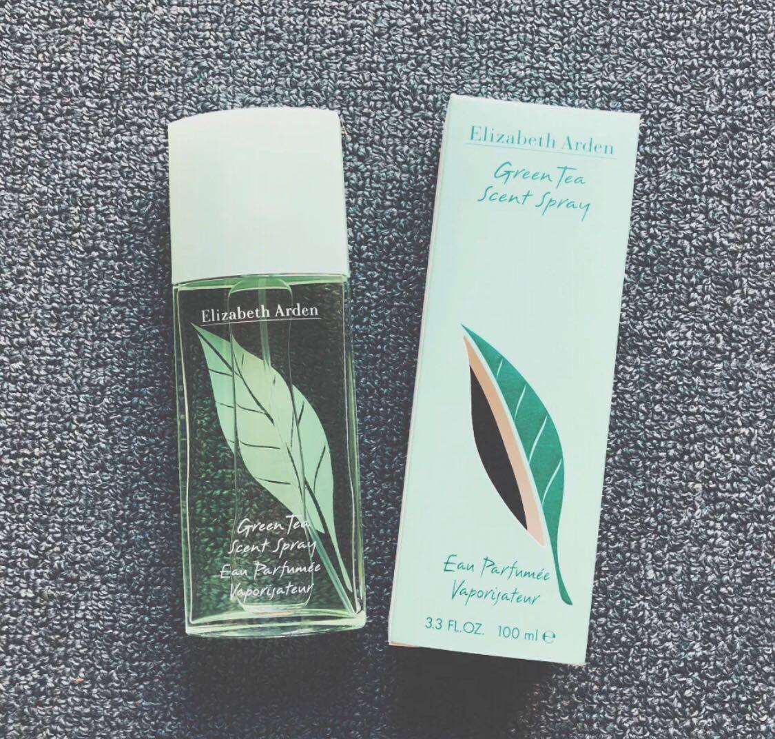 上大学时，开始研究香水。💃入手的第一瓶香水就是雅顿的绿茶香