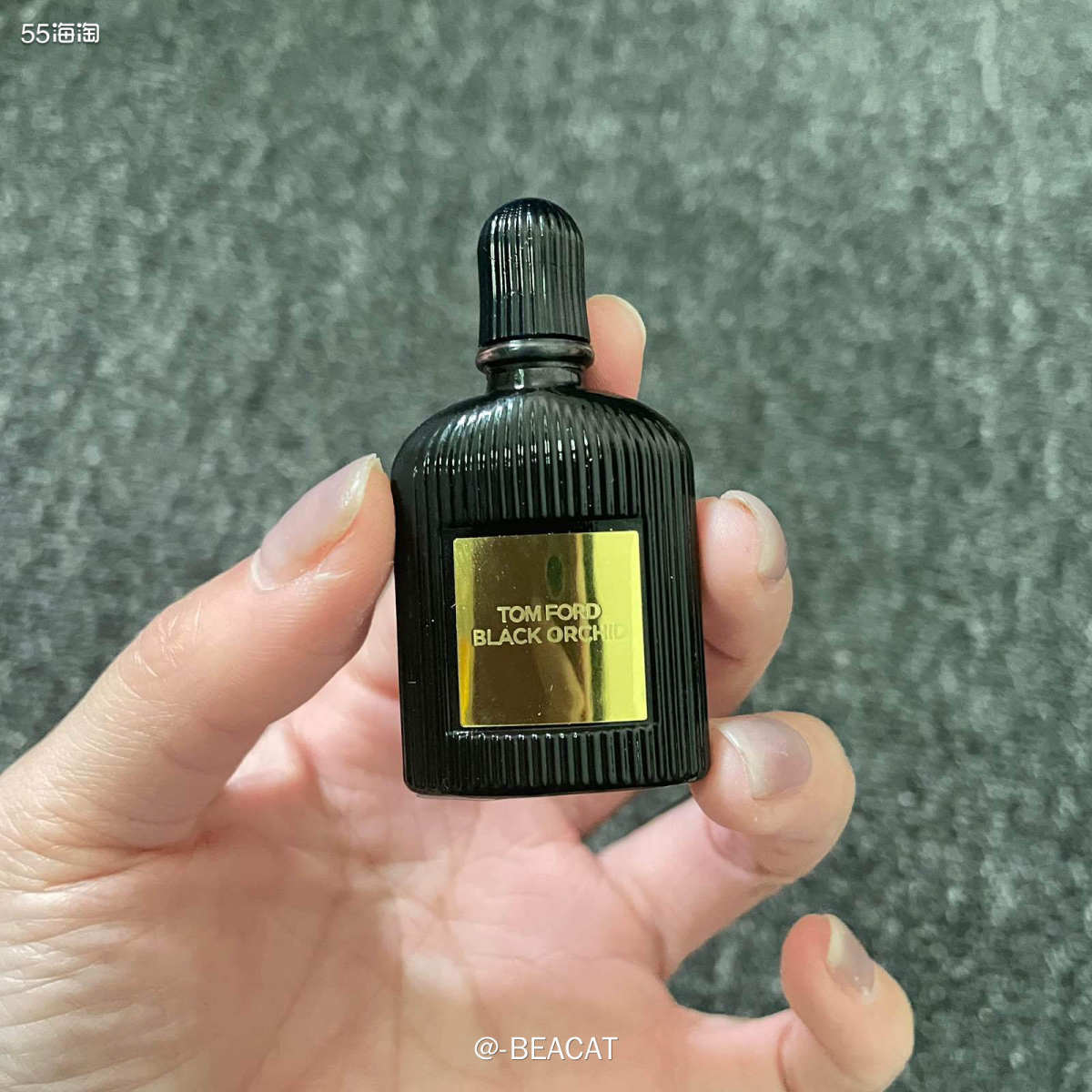 Black Orchid这款女香，首先是外表吸引了我，瓶身主