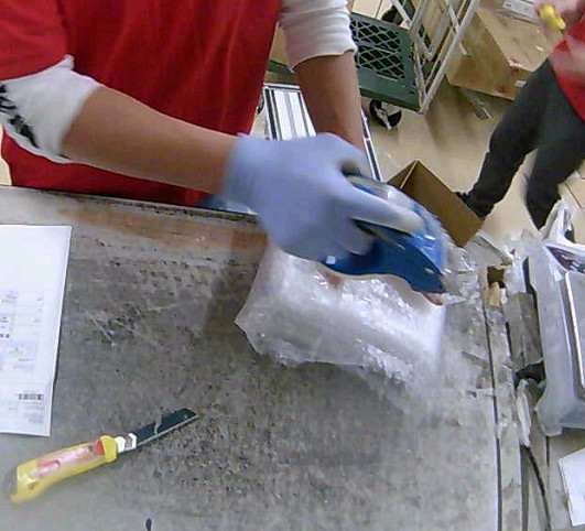 又是一次冲动的消费，这次是用买买提代购在日亚买了本旧书，重量