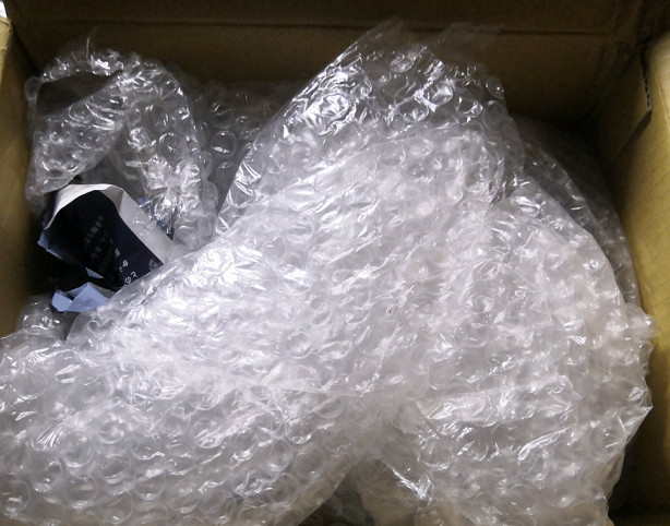 又是一次冲动的消费，这次是用买买提代购在日亚买了本旧书，重量