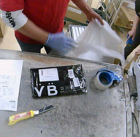 又是一次冲动的消费，这次是用买买提代购在日亚买了本旧书，重量