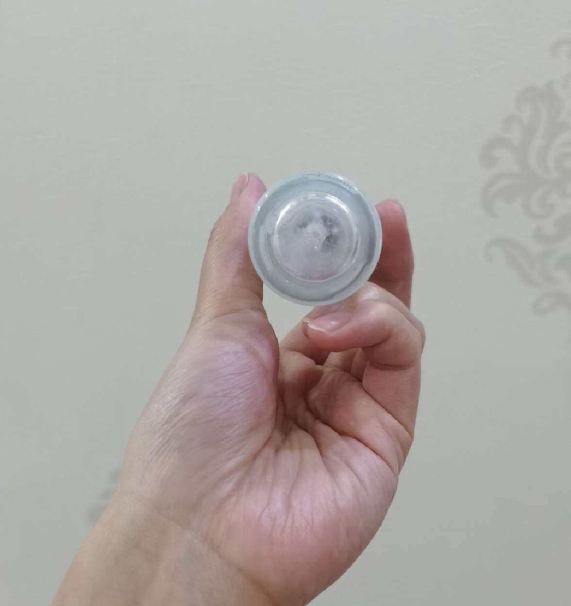 今天空瓶的是olay的小白瓶 相信这是很多人的第一瓶精华，因