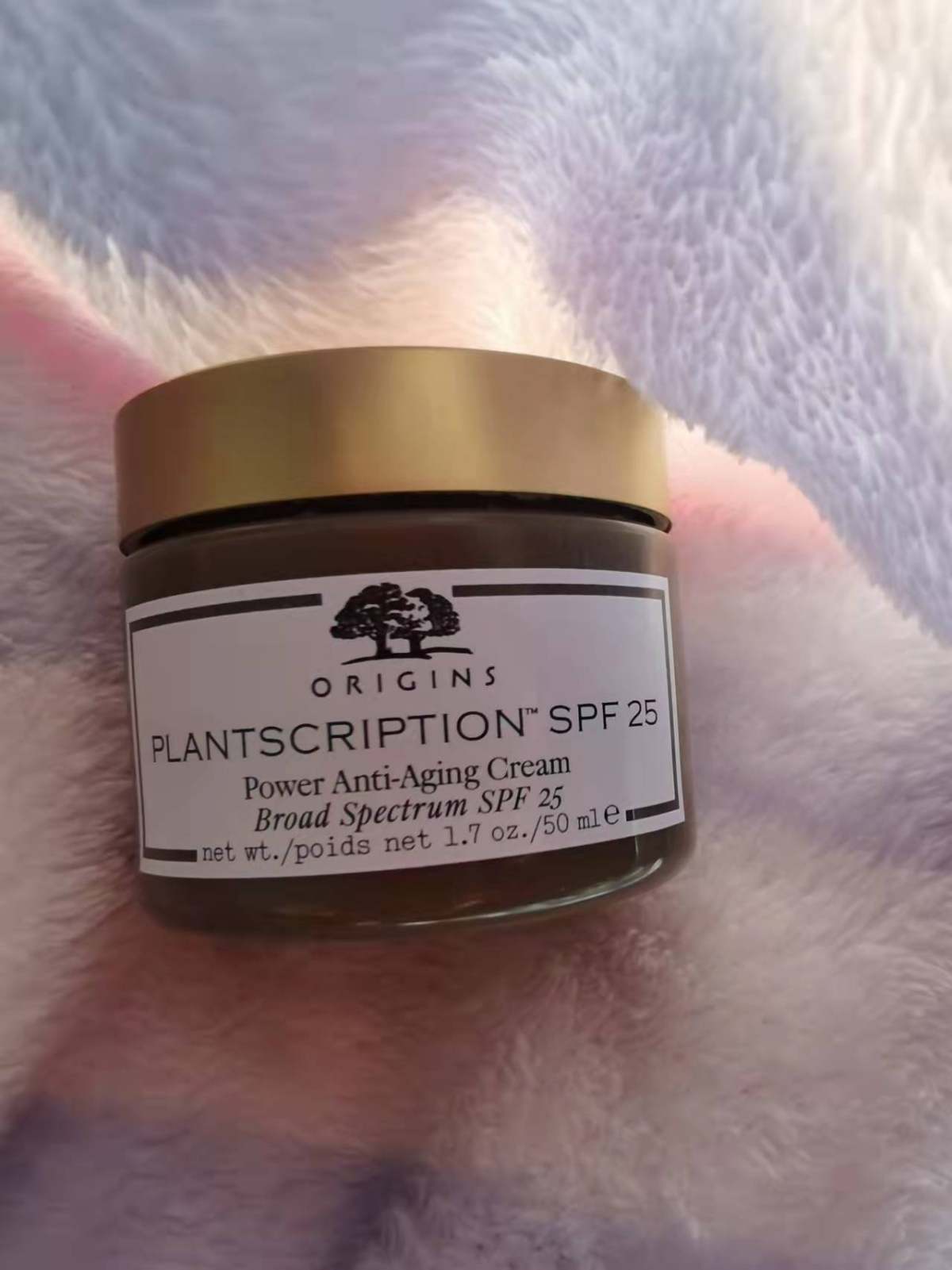 我的肤质：混合皮肤，冬天偏干，夏天偏油。 用了多款面霜，还是