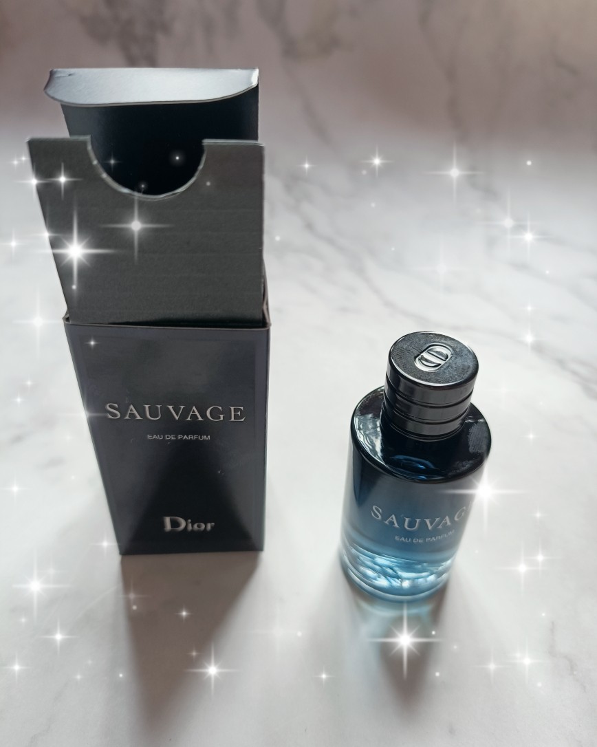 在一众我喜欢的甜香香水中间，dior的旷野是独特的存在，它的