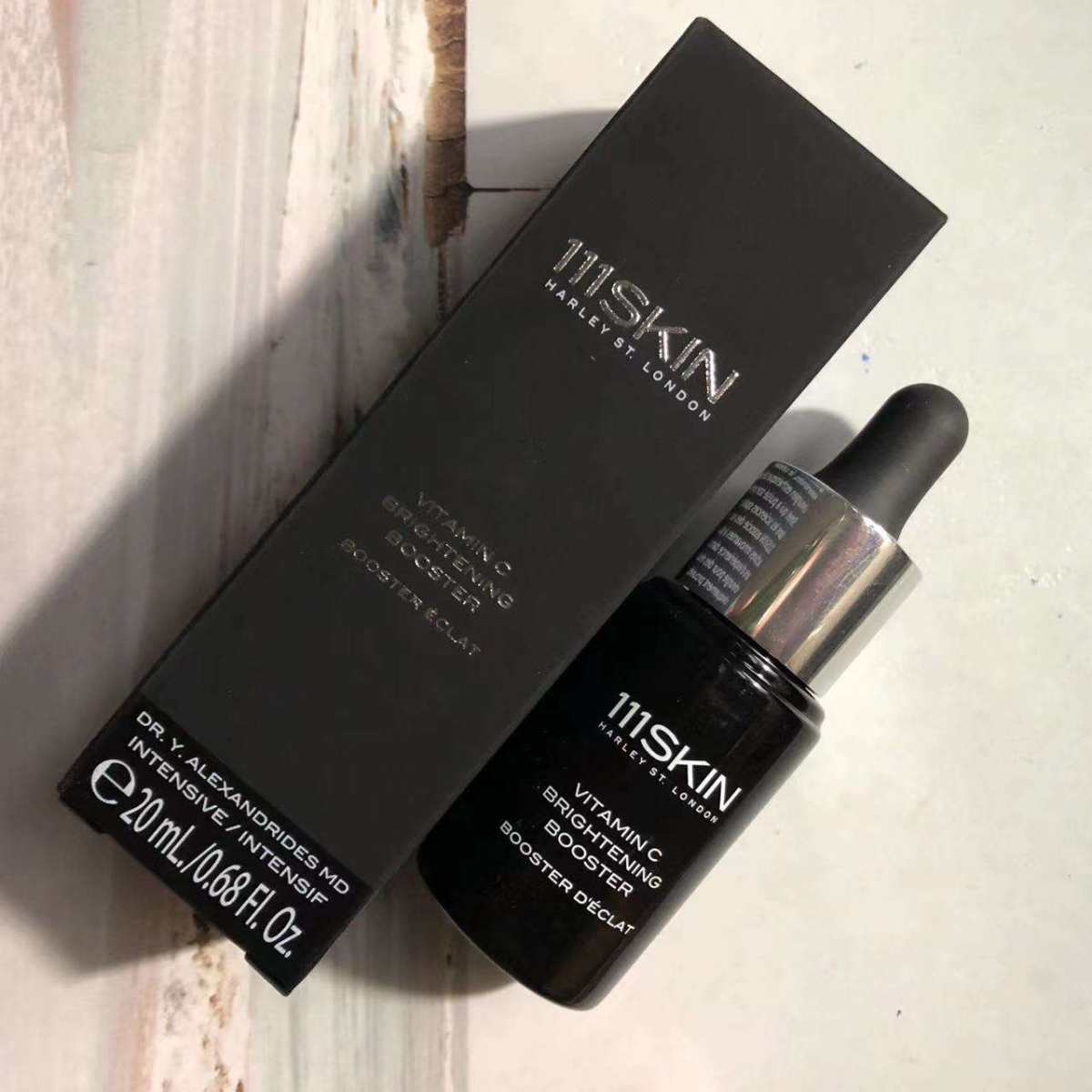111skin是英国高端品牌，是由一对整形科创立的，里面的成