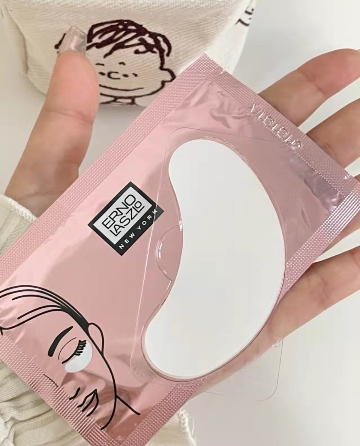 奥伦纳素眼膜 一盒有6次量  我个人的用法是： 先将眼膜放在