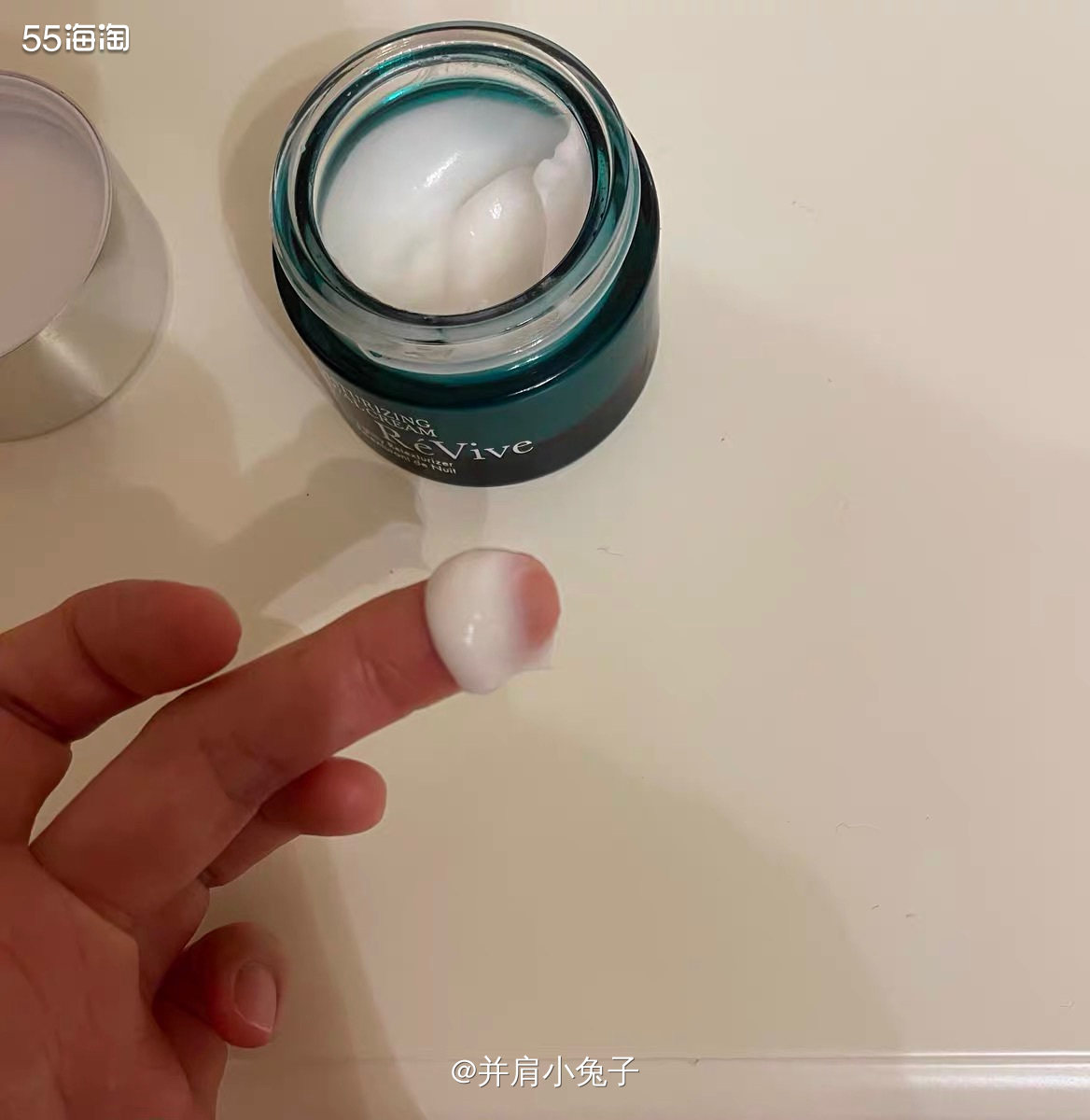 贵妇面霜的品牌有很多，今天要说的是利维肤翡翠面霜，这个品牌创
