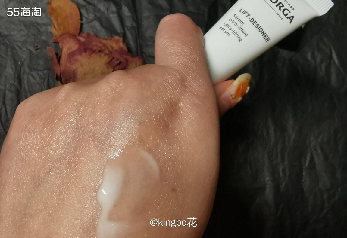 🔴菲洛嘉提拉紧致精华，乳白色乳液质地，好推开不油腻，肤感很