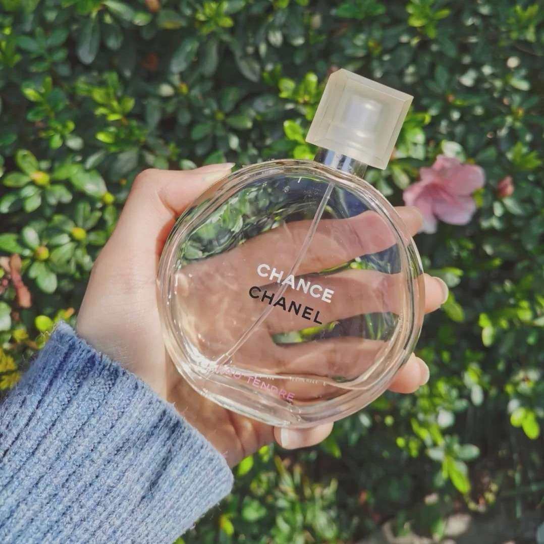 这款**的香水是Chanel chance香奈儿粉色邂逅柔情