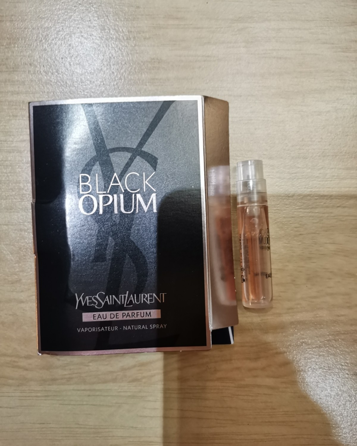 ✅YSL黑香水，这款香水的味道，有点黑暗，有点妩媚。这款香水