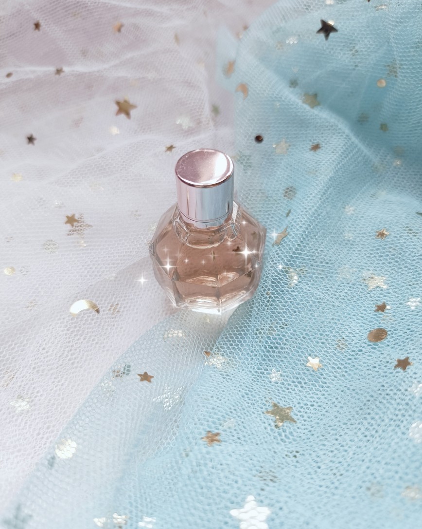 这是我入过两瓶的Q香，这款香水我个人是喜欢它的包装多于它的香