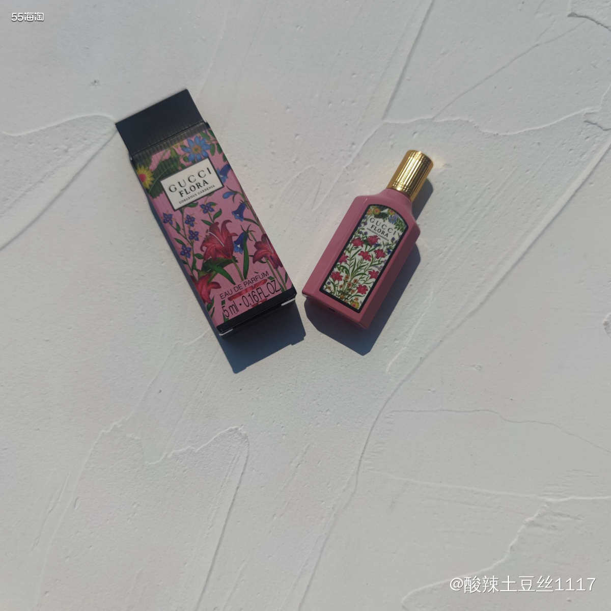 前调:梨花香调 中调:白栀子和茉莉的清香 后调:黄糖，广藿香