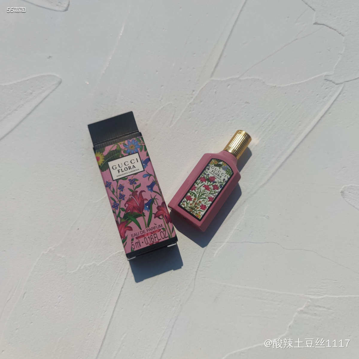 前调:梨花香调 中调:白栀子和茉莉的清香 后调:黄糖，广藿香