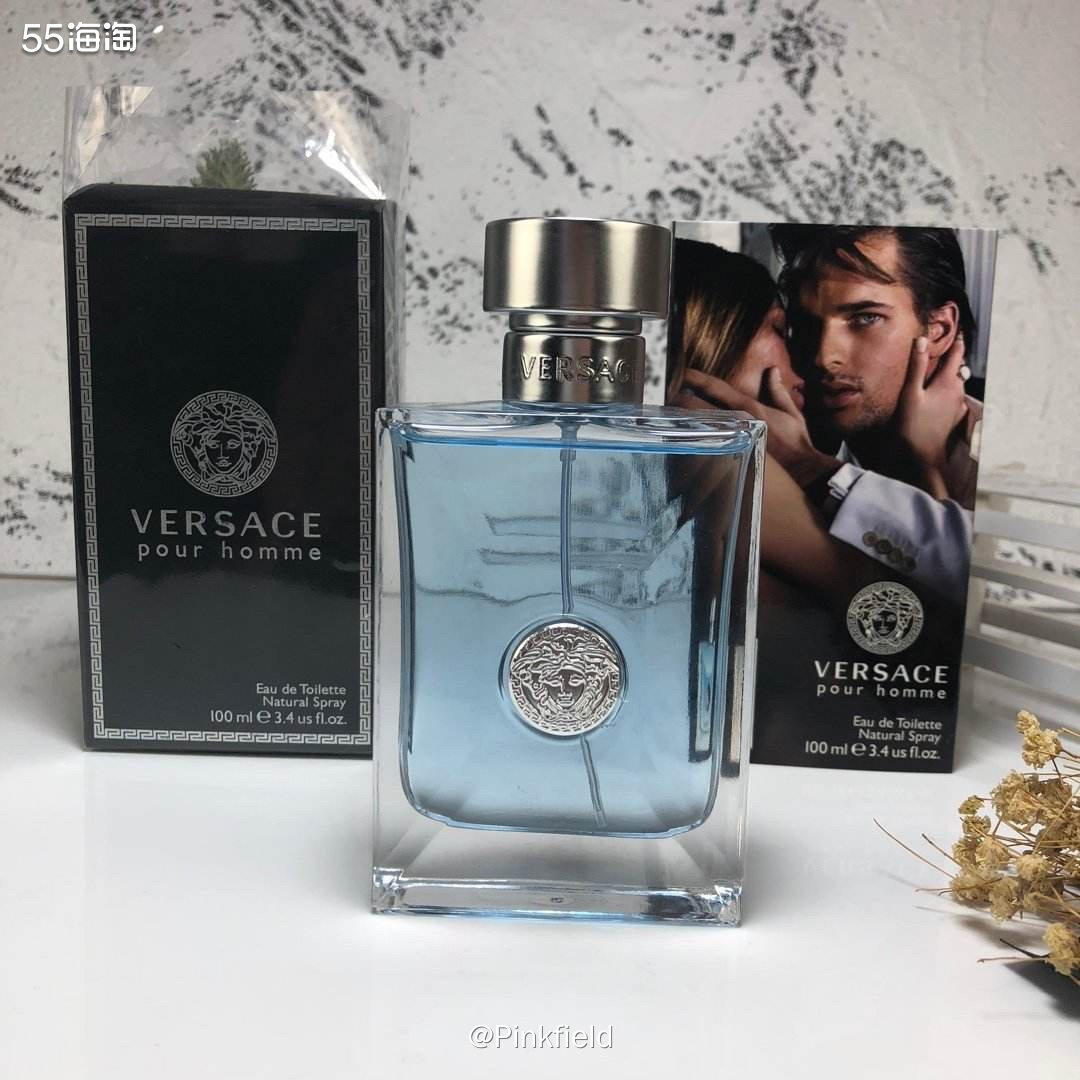 🍋很多人认识Versace范哲思，是因为它旗下的服饰、包包