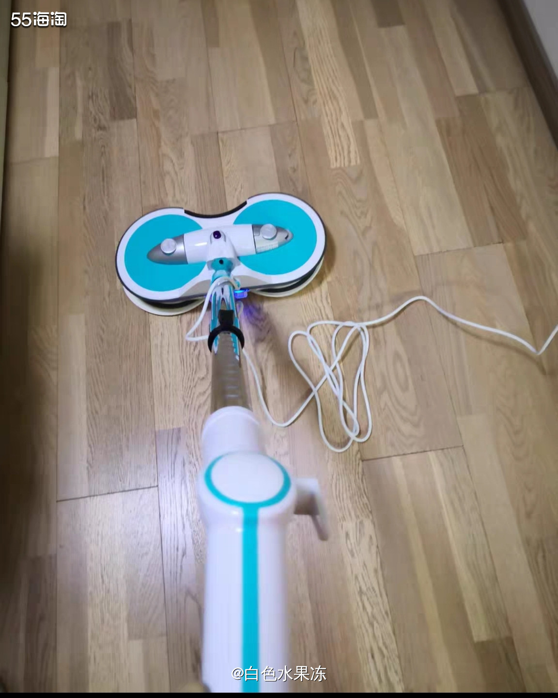 1.这个拖把是在淘宝上买的。价格很实惠，一百多块钱，他是有线