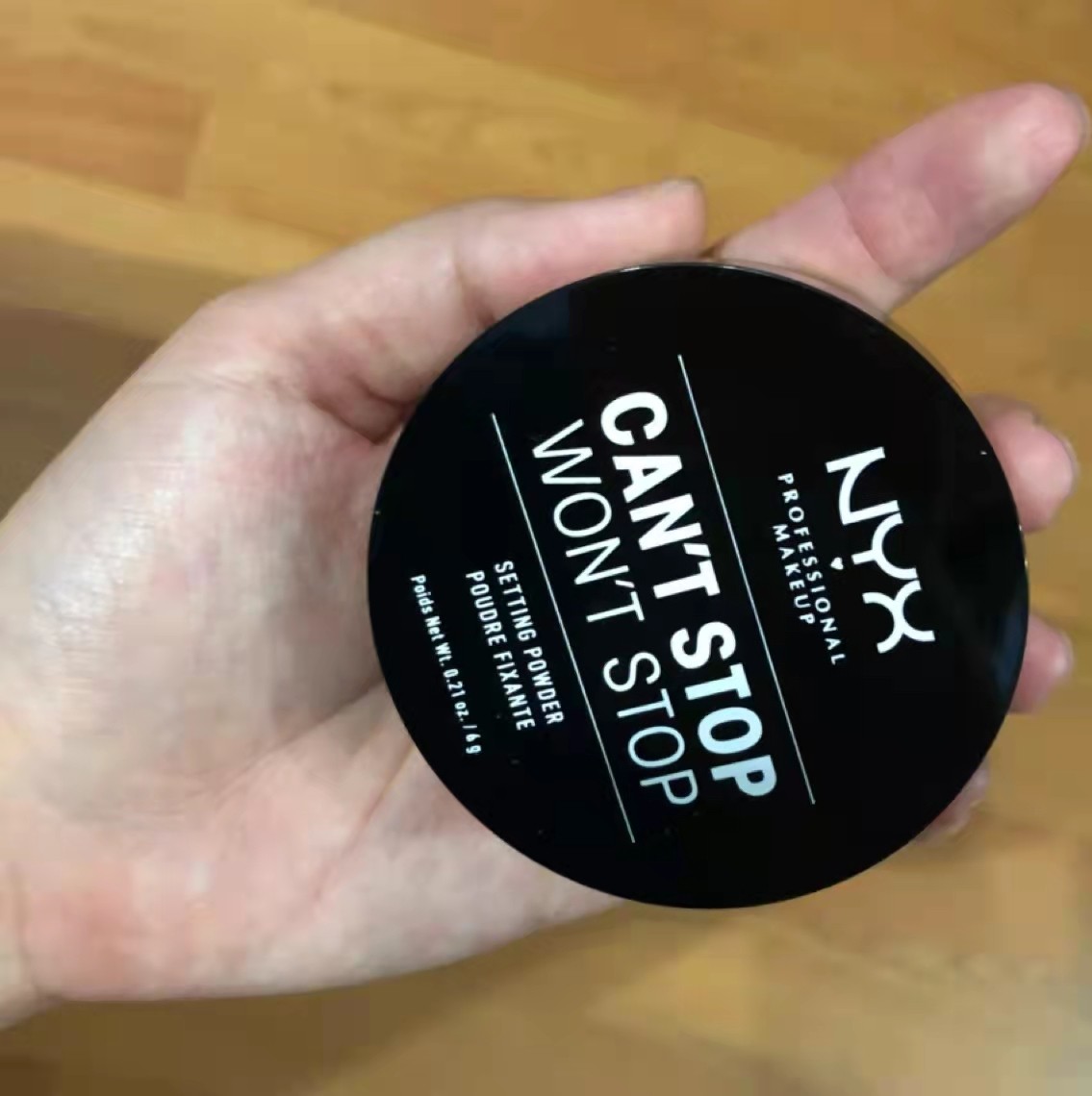 NYX这款HD透明蜜粉绝对是学生党必备的开价好物！ 超多美妆