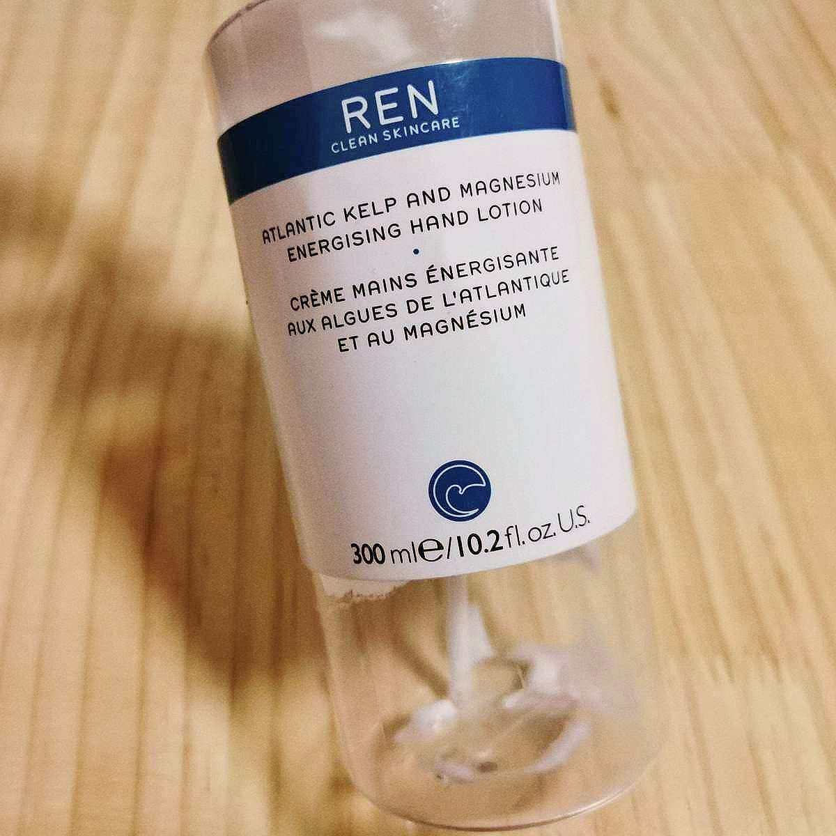 为了写这个话题，最近在家使劲用护手霜，终于用完了，可以拍空瓶