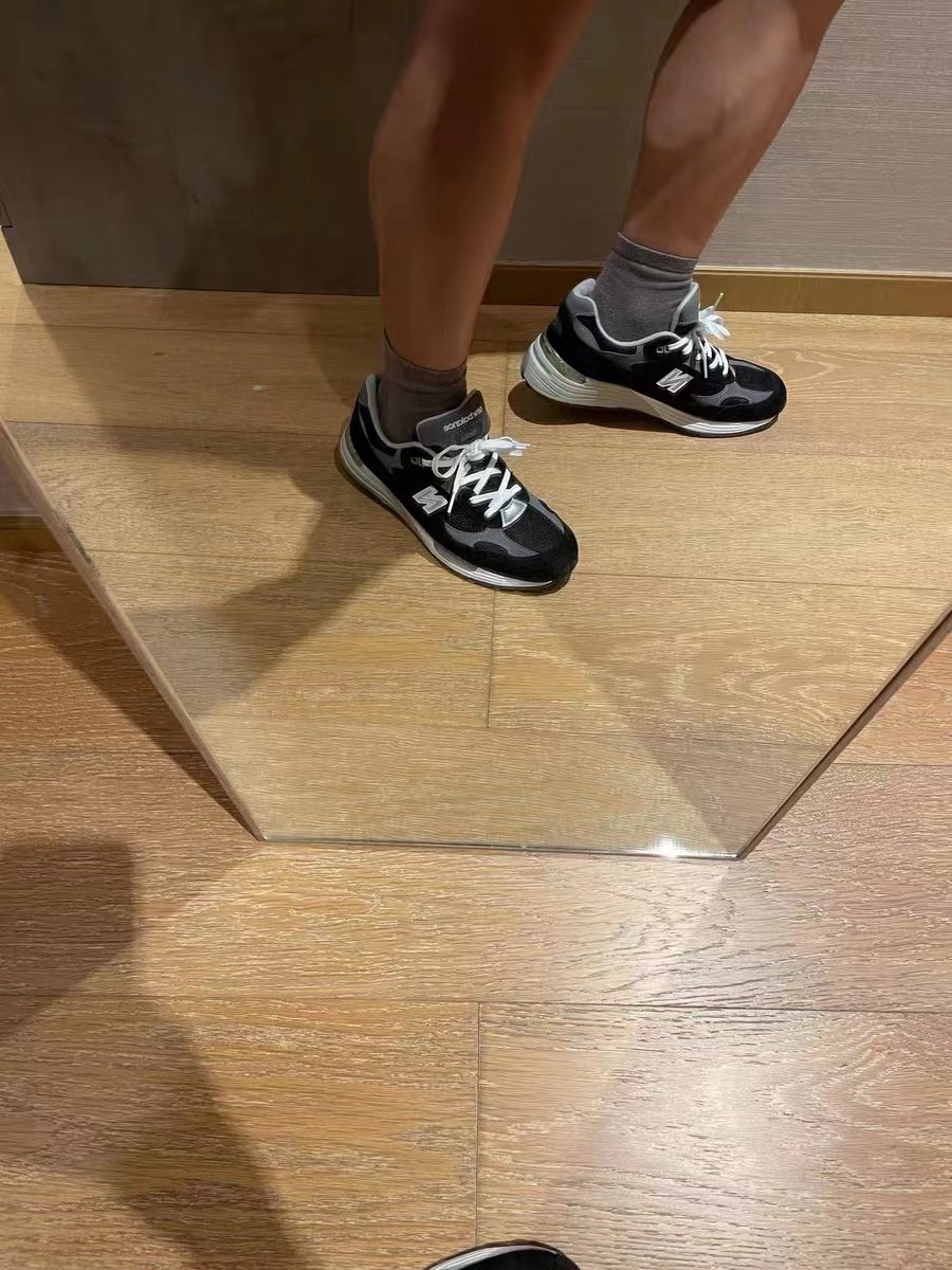 上个月买的运动鞋，终于到货啦！非常nice 就是有点小贵哈。