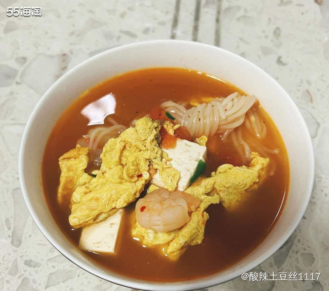 荞麦面的饱腹感高  荞麦面里的膳食纤维含量高,GI值低(升糖