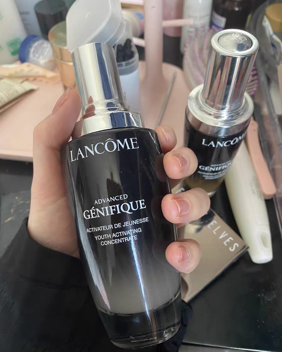 🤗这款精华应该是兰蔻品牌的明星产品了，我想大家都应该不陌生