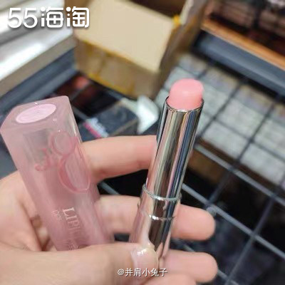 日常不化妆，就涂个唇膏，那必然要选择迪奥的这款变色唇膏啦。因