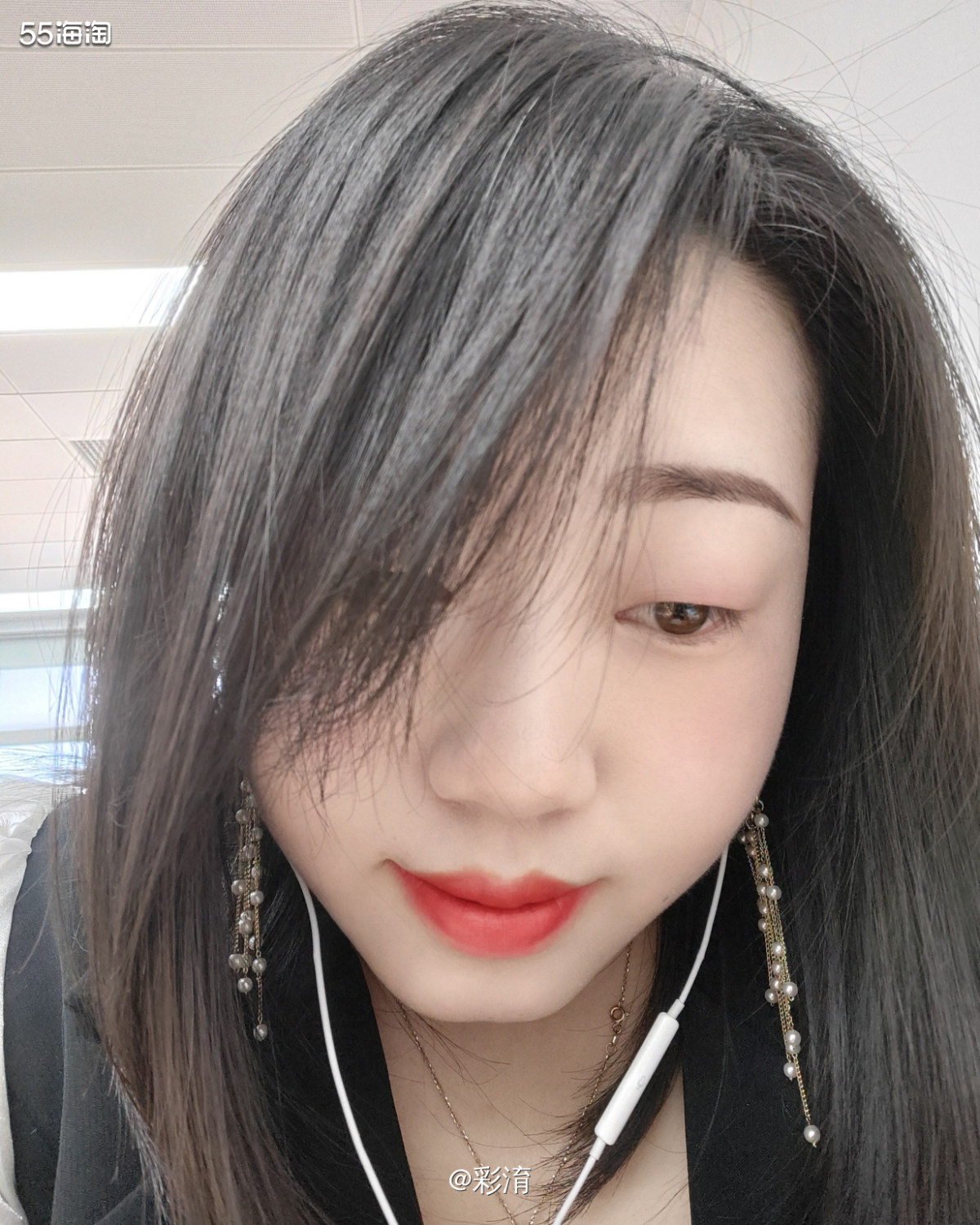 偶然一天和朋友去逛街就去了mac陪她买口红，正好那会923的