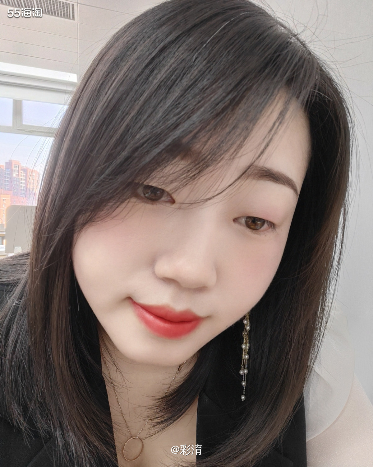 偶然一天和朋友去逛街就去了mac陪她买口红，正好那会923的